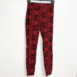 NWOT Pull On Legging Pant with Filigree Design